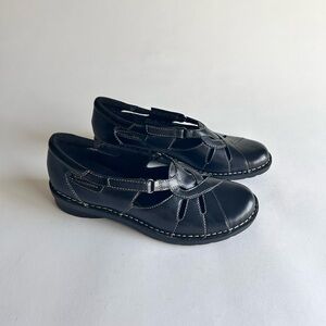 Clark’s Black Leather Rubber Outsole Loafers Flats size 8